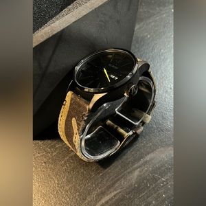 Nixon Sentry leather watch